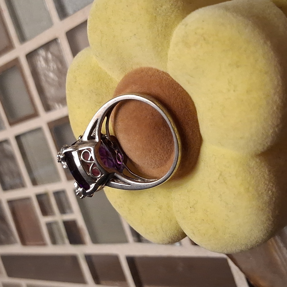 Elegant Purple Gemstone Silver Ring - Picture 4 of 7